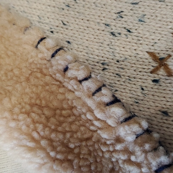 TEDDI, vest with removable faux fur‎ collar. Enbroidery zipper closure PM - Picture 2 of 11